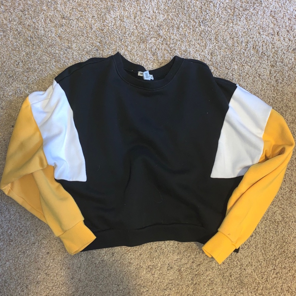 Cropped workout sweatshirt